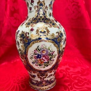 Elegant Floral Porcelain Japanese flowers Vase